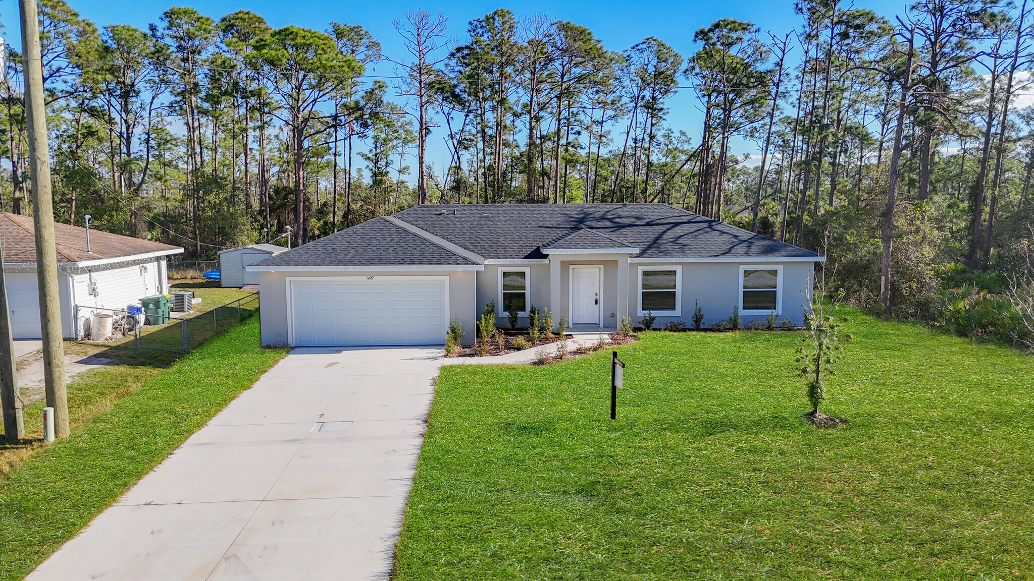 1492 Biscayne Dr, Port Charlotte, FL à vendre Photo principale– Image 1 sur 2