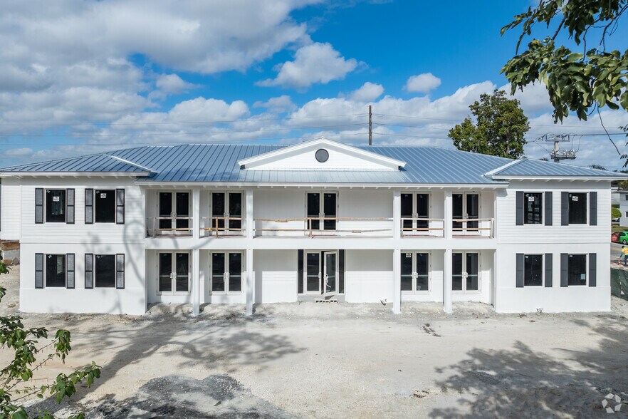 5620 SW 67th Ave, South Miami, FL à louer - Photo de l’immeuble – Image 1 sur 24