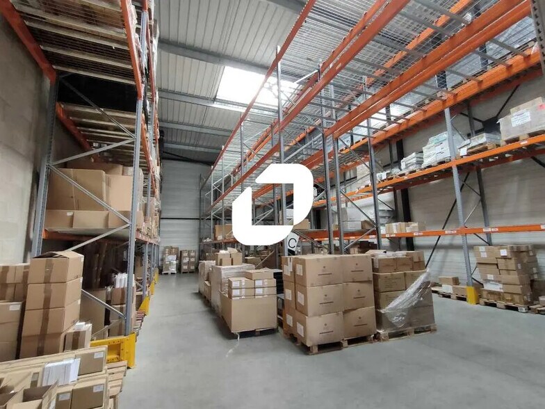 Local d’activités dans SAINT CYR L ECOLE à louer - Photo de l’immeuble – Image 3 sur 6