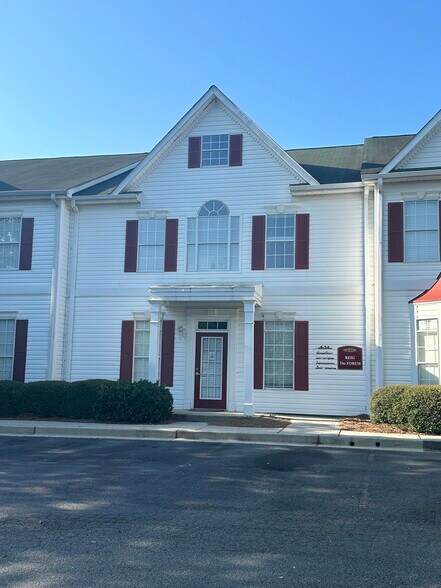 701 Whitlock Ave SW, Marietta, GA à louer - Photo de l’immeuble – Image 1 sur 10