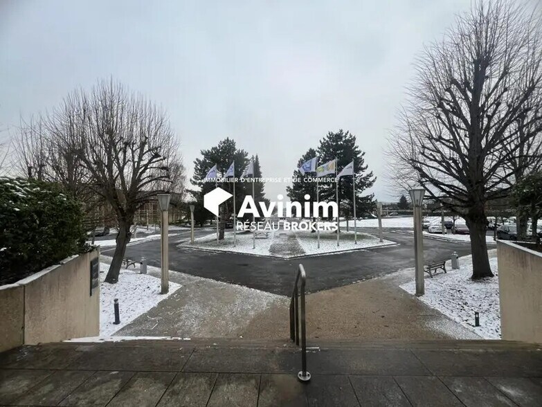 Bureau dans Saint-Aubin à louer - Photo de l’immeuble – Image 2 sur 11