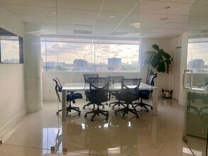 2100 Ponce De Leon Blvd, Coral Gables, FL à louer Photo de l’immeuble– Image 1 sur 7