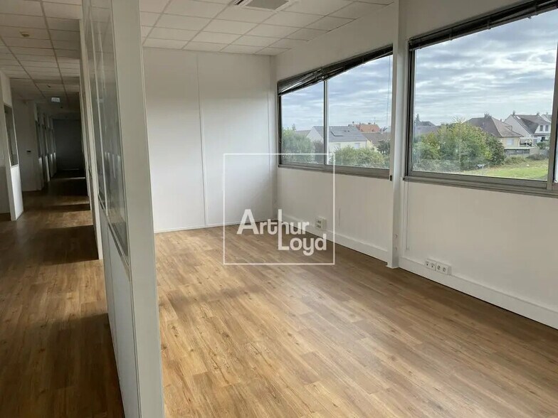 Bureau dans Morangis à louer - Photo de l’immeuble – Image 3 sur 5