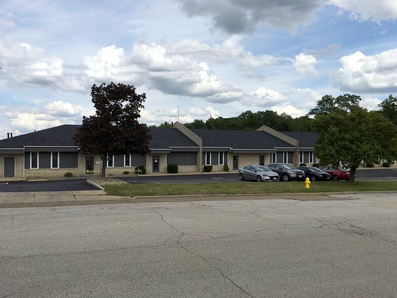 1160 George Washington Blvd, Akron, OH à louer - Photo de l’immeuble – Image 2 sur 8