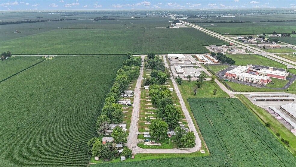 4808 Paradise Rd, Mattoon, IL à vendre - Photo de l’immeuble – Image 1 sur 22