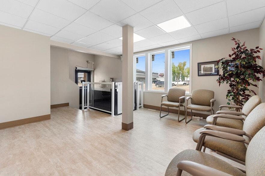 9801 97 Av, Grande Prairie, AB à vendre - Photo intérieure – Image 3 sur 12
