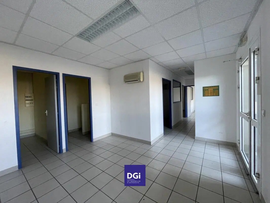 Bureau dans Nîmes à louer Photo de l’immeuble– Image 1 sur 5