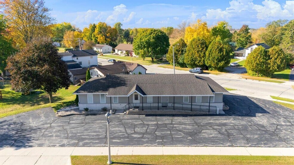 2131 Calumet Dr, New Holstein, WI à louer - Photo de l’immeuble – Image 2 sur 42