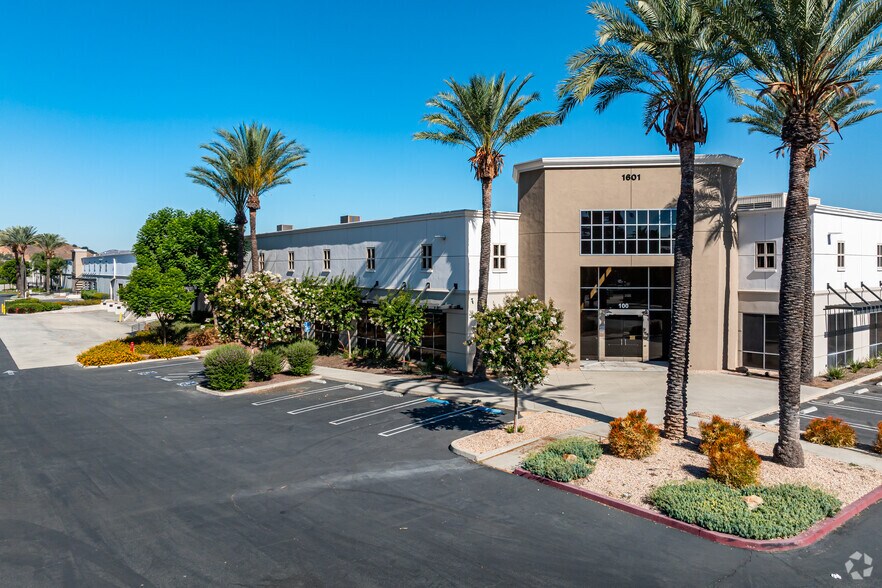 1601 W Mission Blvd, Pomona, CA à louer - Photo de l’immeuble – Image 1 sur 5