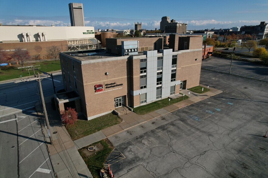 1910 Carnegie Ave, Cleveland, OH à vendre - Photo de l’immeuble – Image 3 sur 3