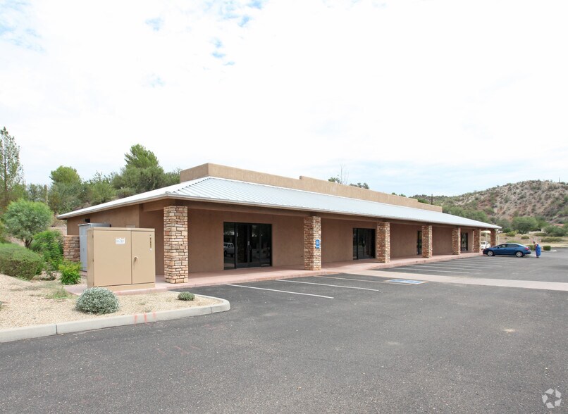 472 E Wickenburg Way, Wickenburg, AZ à louer - Photo de l’immeuble – Image 2 sur 8