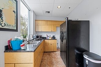 2725 Riverside Blvd, Sacramento, CA à louer Photo intérieure– Image 1 sur 6