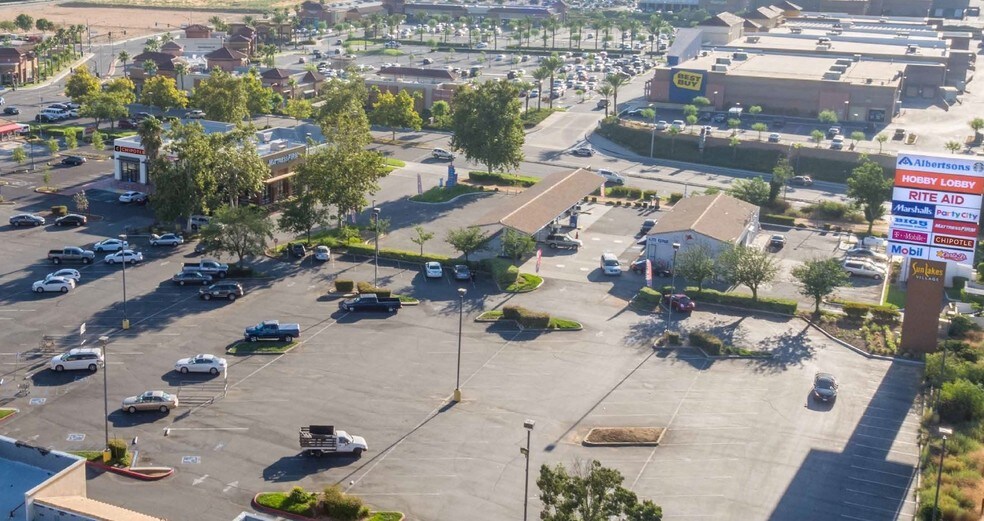 300 S Highland Springs Ave, Banning, CA à vendre - Aérien – Image 2 sur 15