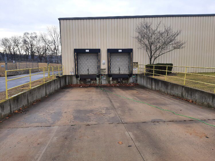 1151 Bloomingdale Dr, Bristol, IN à vendre - Photo de l’immeuble – Image 2 sur 6