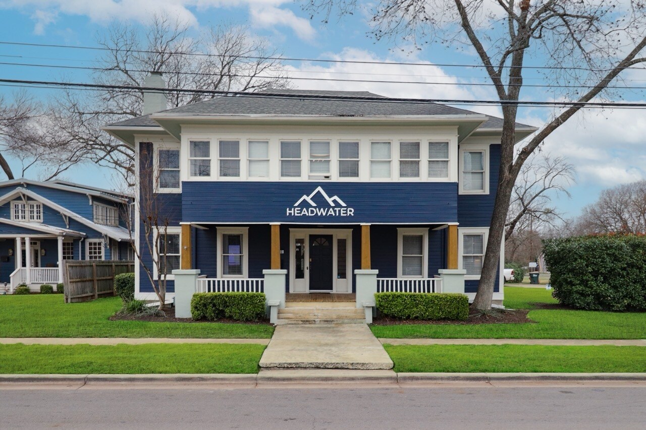 1102 S Rock St, Georgetown, TX à louer Photo principale– Image 1 sur 15