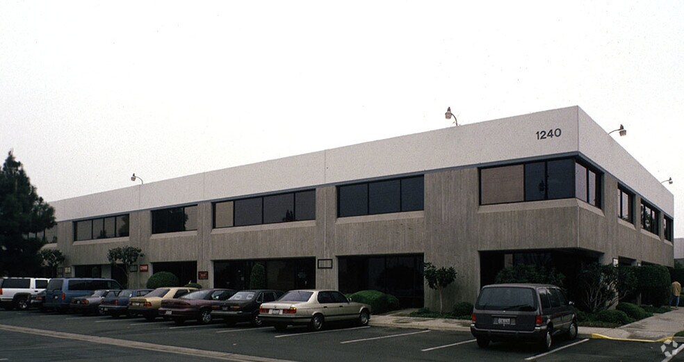 1240 N Van Buren St, Anaheim, CA à louer - Photo de l’immeuble – Image 2 sur 11