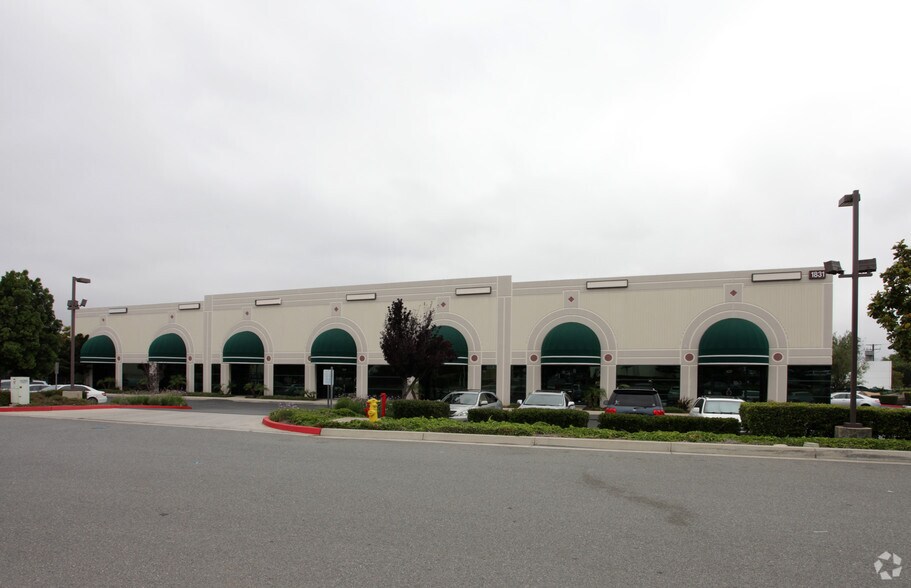 1831 Commerce St, Corona, CA à vendre - Photo de l’immeuble – Image 2 sur 2