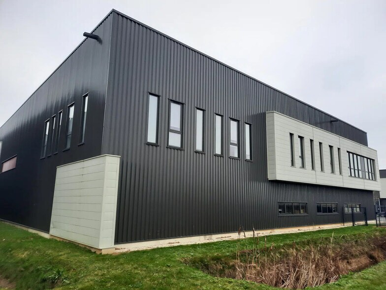 Industriel/Logistique dans Brie-Comte-Robert à louer - Photo de l’immeuble – Image 3 sur 6