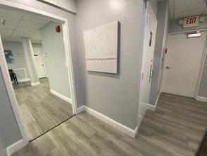 1650 S Dixie Hwy, Boca Raton, FL à louer Hall d’entrée– Image 2 sur 9