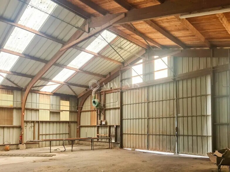 Local d’activités dans Kerfourn à louer - Photo de l’immeuble – Image 3 sur 12