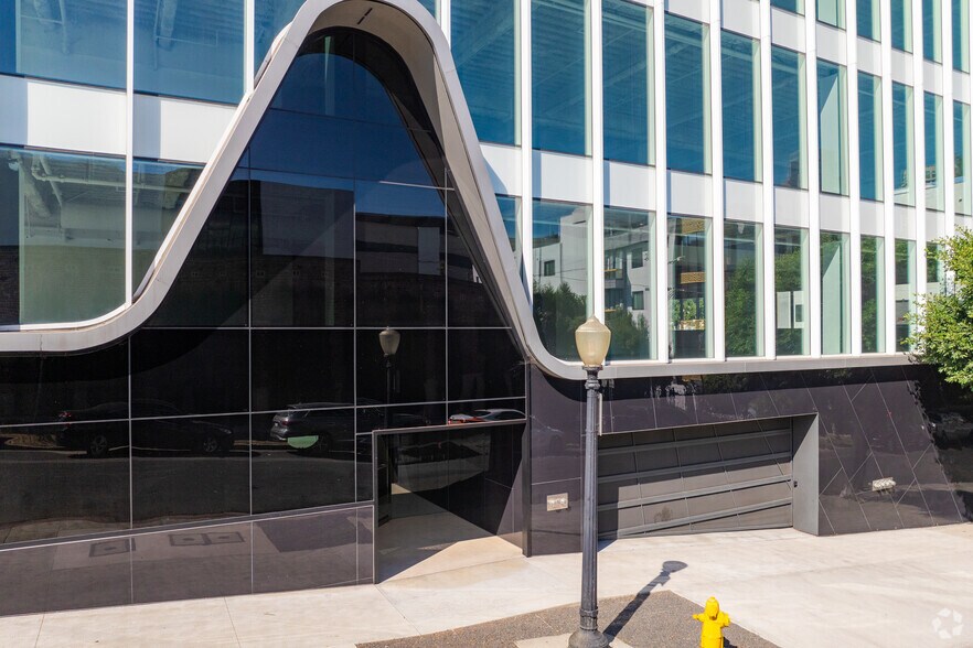 10281 W Pico Blvd, Los Angeles, CA à louer - Photo de l’immeuble – Image 2 sur 5