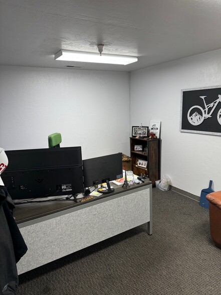 2340-2386 S Redwood Rd, Salt Lake City, UT à louer - Photo de l’immeuble – Image 3 sur 9