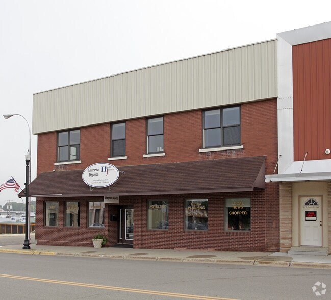185 3rd St SW, Cokato, MN à louer - Photo de l’immeuble – Image 2 sur 2