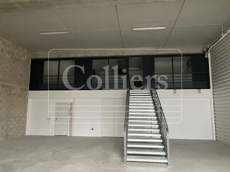 Local d’activités dans La Ciotat à louer - Photo intérieure – Image 2 sur 7