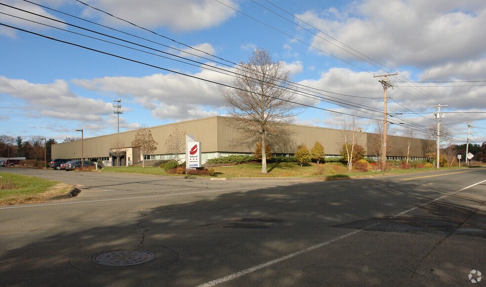 335 S Washington St, Plainville, CT à louer - Photo principale – Image 1 sur 11