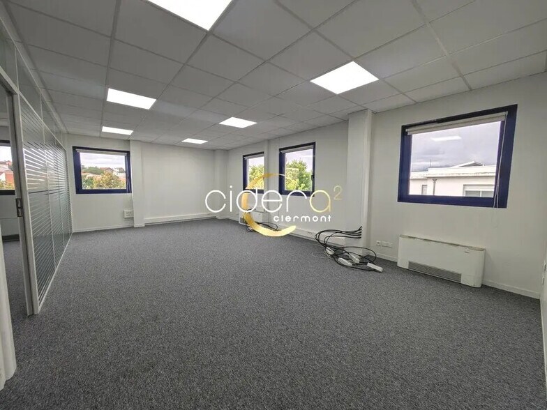 Bureau dans Clermont-Ferrand à louer - Photo de l’immeuble – Image 1 sur 7