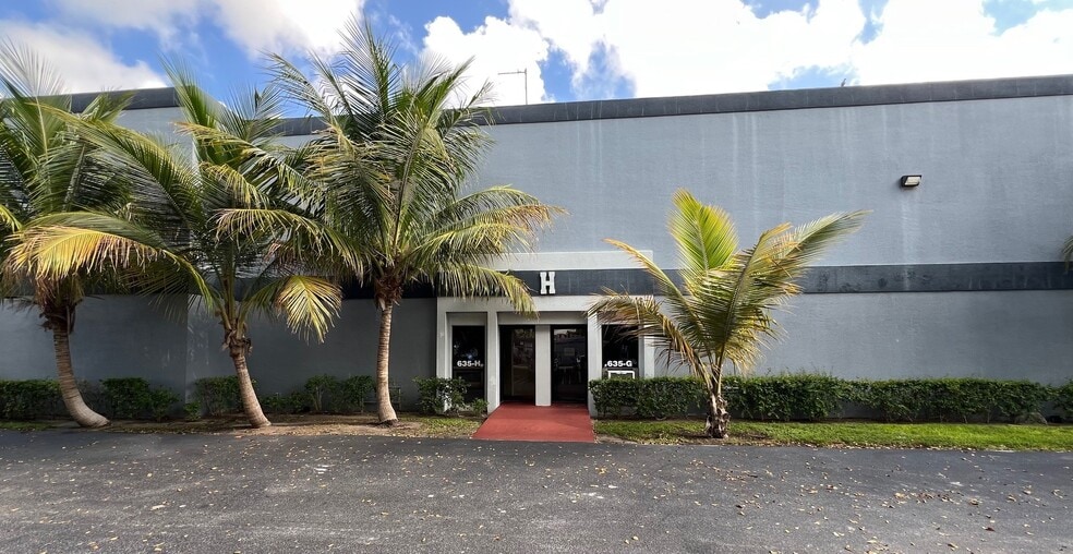 635 Gator Dr, Lantana, FL à louer - Photo de l’immeuble – Image 1 sur 5
