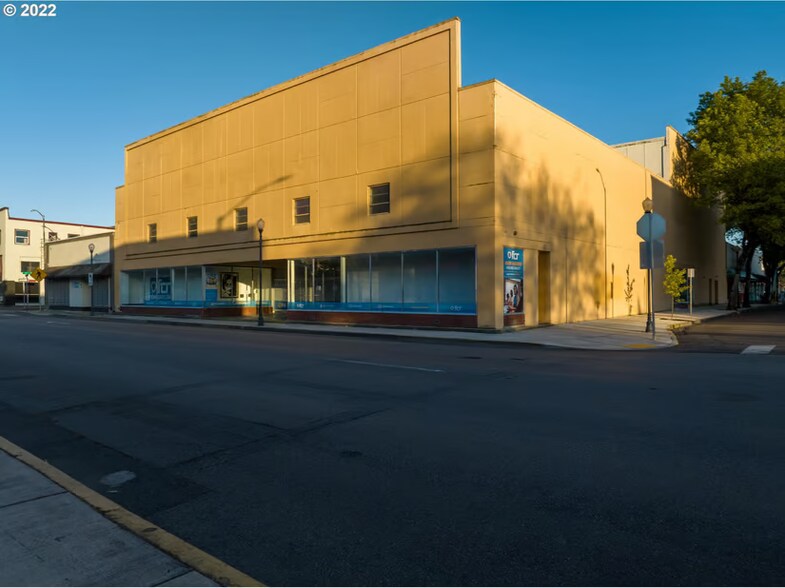 181 Anderson Ave, Coos Bay, OR à vendre - Photo de l’immeuble – Image 2 sur 68