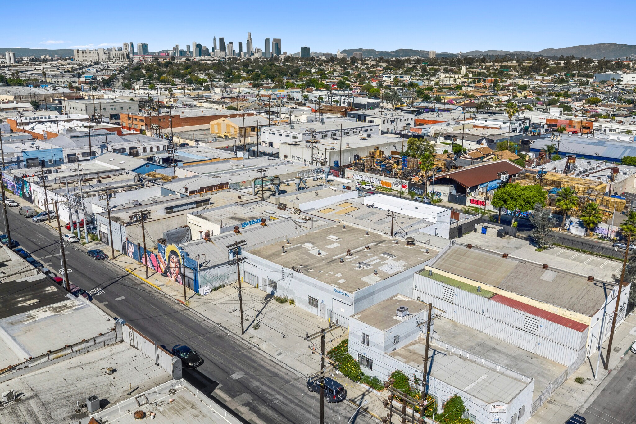 1415-1425 Esperanza & 3537 Union Pacific portefeuille de 3 biens à vendre sur LoopNet.fr Photo principale– Image 1 sur 29