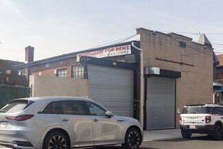 Plus de détails pour 6676 70th St, Middle Village, NY - Industriel/Logistique à louer