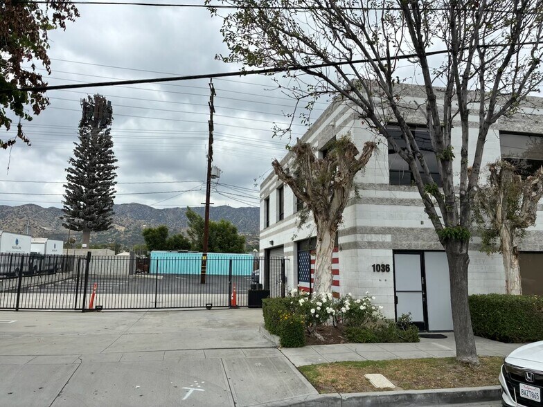 1036 N Lake St, Burbank, CA à louer - Photo de l’immeuble – Image 3 sur 17