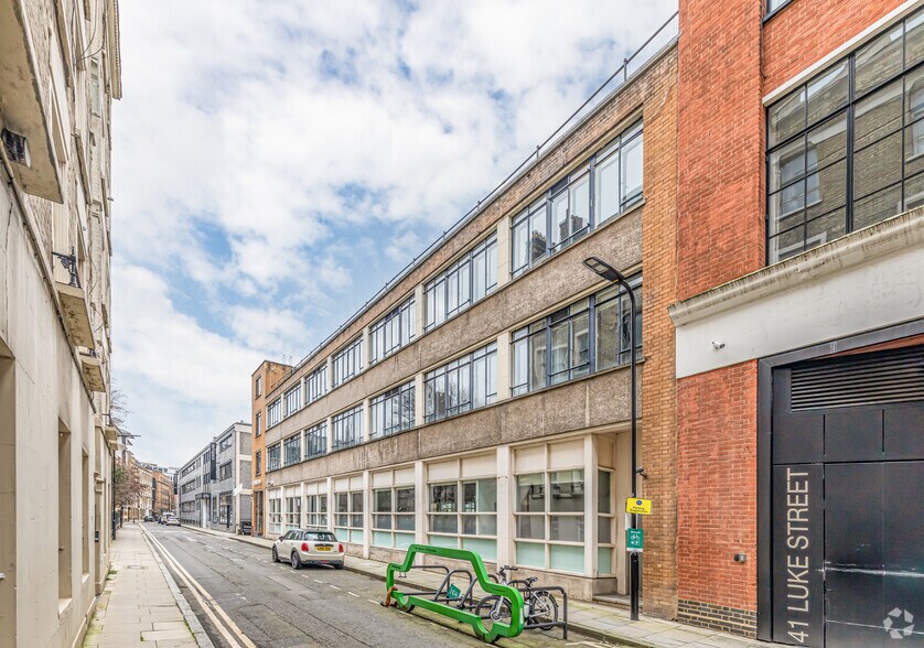 35 Luke St, Londres à louer - Photo de l’immeuble – Image 2 sur 4