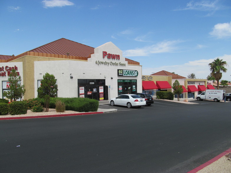 2200-2218 S Rainbow Blvd, Las Vegas, NV à louer - Photo de l’immeuble – Image 1 sur 2
