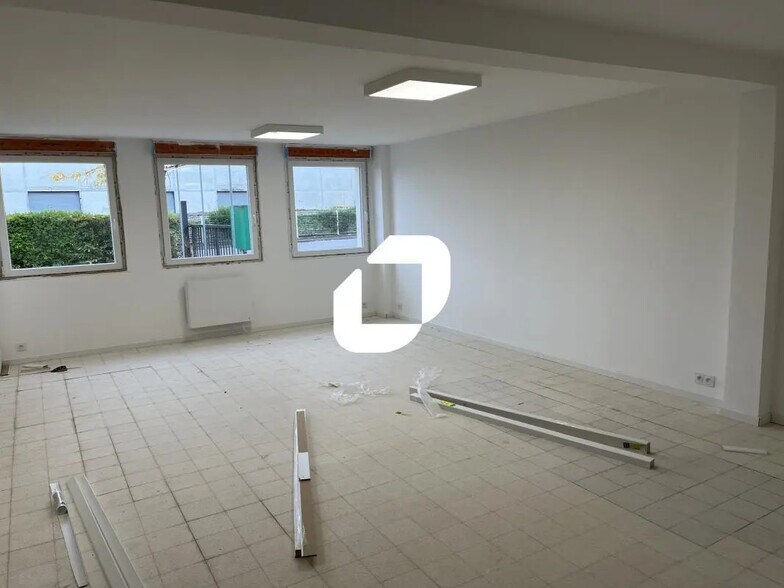 Local d’activités dans Seclin à louer - Photo de l’immeuble – Image 3 sur 7