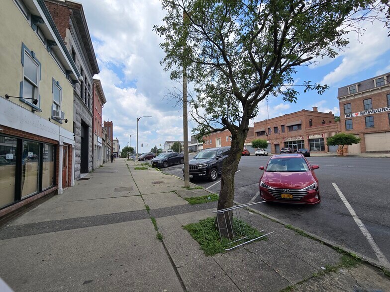 253 Broadway, Newburgh, NY à vendre - Photo de l’immeuble – Image 2 sur 9