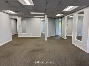 650 Sierra Madre Villa Ave, Pasadena, CA à louer Photo de l’immeuble– Image 1 sur 8