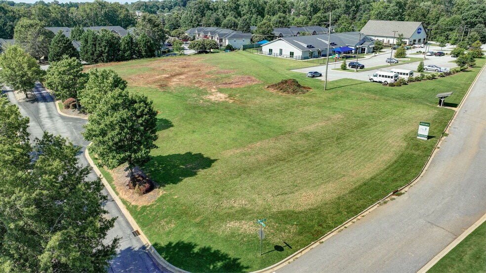 1 Magnolia Cove Dr, Simpsonville, SC à vendre - Aérien – Image 2 sur 15