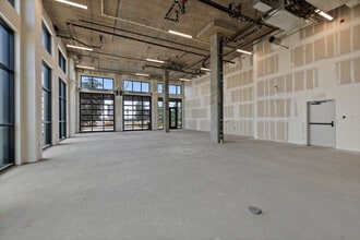 2010 E Warner Ave, Santa Ana, CA à louer Photo de l’immeuble– Image 1 sur 9
