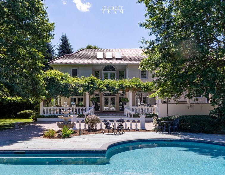 23 Old Westbury Rd, Old Westbury, NY à vendre - Photo de l’immeuble – Image 2 sur 15