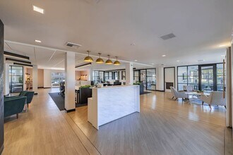 341 Bayside Dr, Newport Beach, CA à louer Photo intérieure– Image 2 sur 5