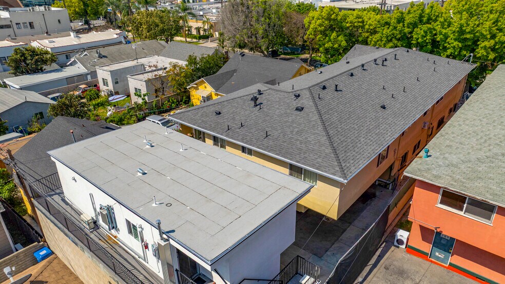 1548 N Alexandria Ave, Los Angeles, CA à vendre - Photo de l’immeuble – Image 2 sur 14