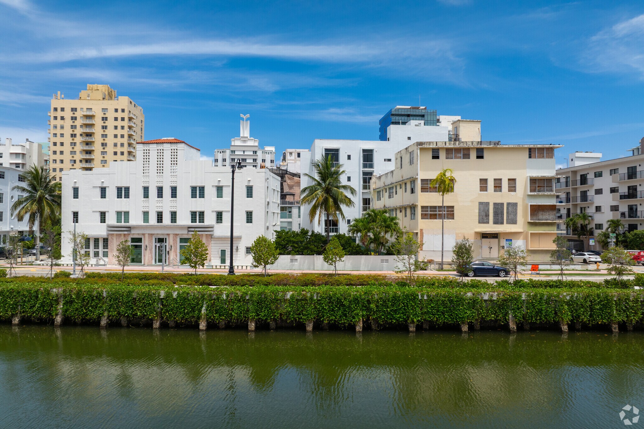 Miami Beach Apartment & Vacation Rental portefeuille de 2 biens à vendre sur LoopNet.fr Photo de l’immeuble– Image 1 sur 29