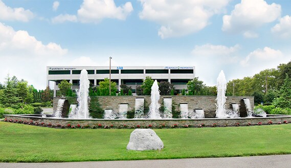 538 Broadhollow Rd, Melville, NY à louer Photo de l’immeuble– Image 1 sur 14