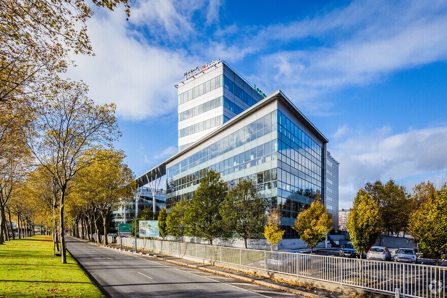 Bureau dans Asnières-sur-Seine à louer - Photo principale – Image 1 sur 6