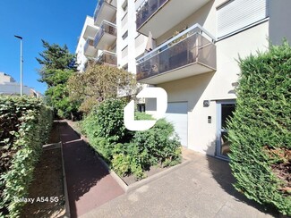 Plus de détails pour 14-22 Rue Hoche, Issy-les-Moulineaux - Bureau à vendre
