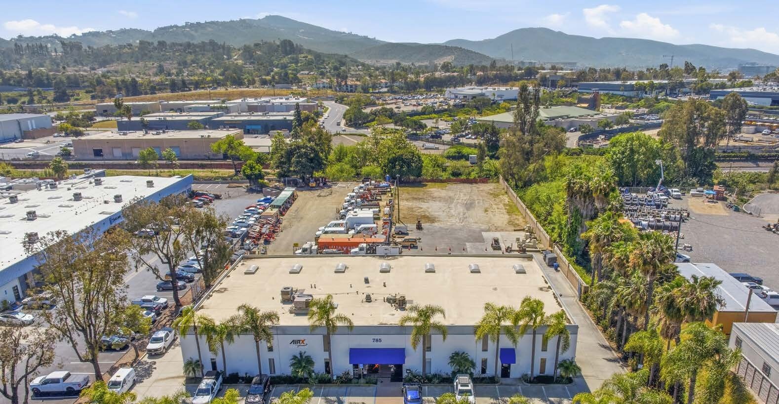 785 E Mission Rd, San Marcos, CA à louer Photo de l’immeuble– Image 1 sur 5